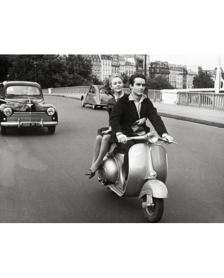 Fotografia clasica blanco y negro vintage pareja en moto Home